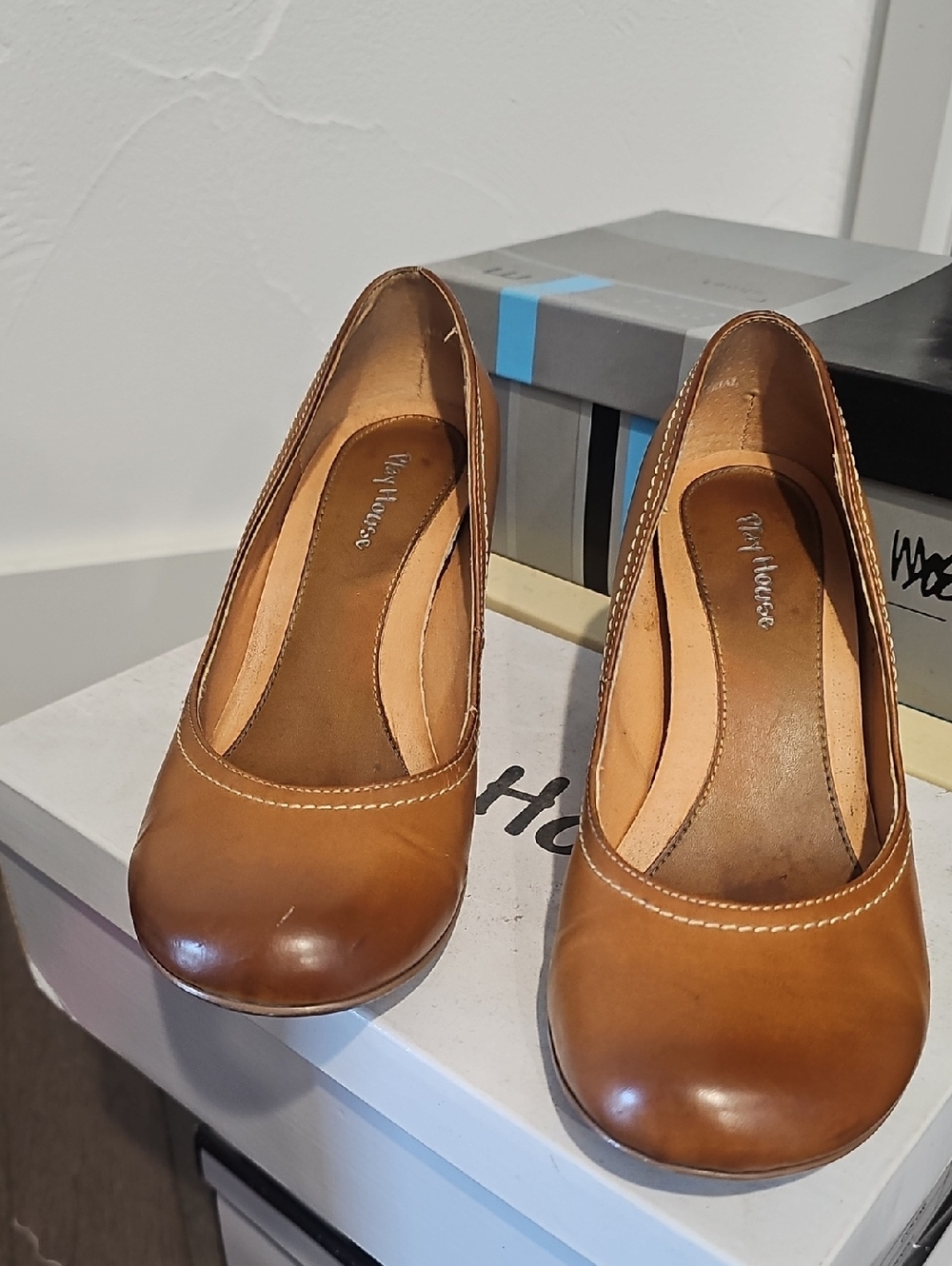Women's Tan Leather Round-Toe Heels by Naturalizer